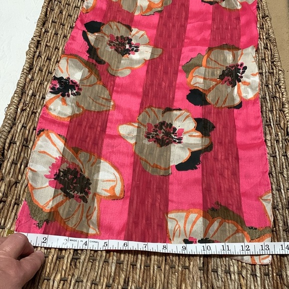 NWT hot pink scarf - Picture 4 of 5